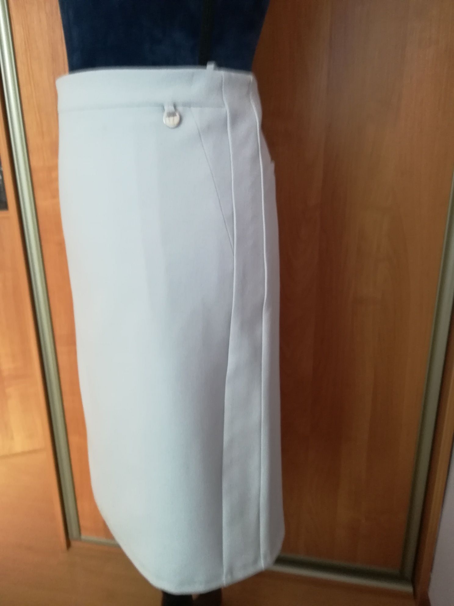 Spódnica damska prosta ołówkowa jasna elegancka