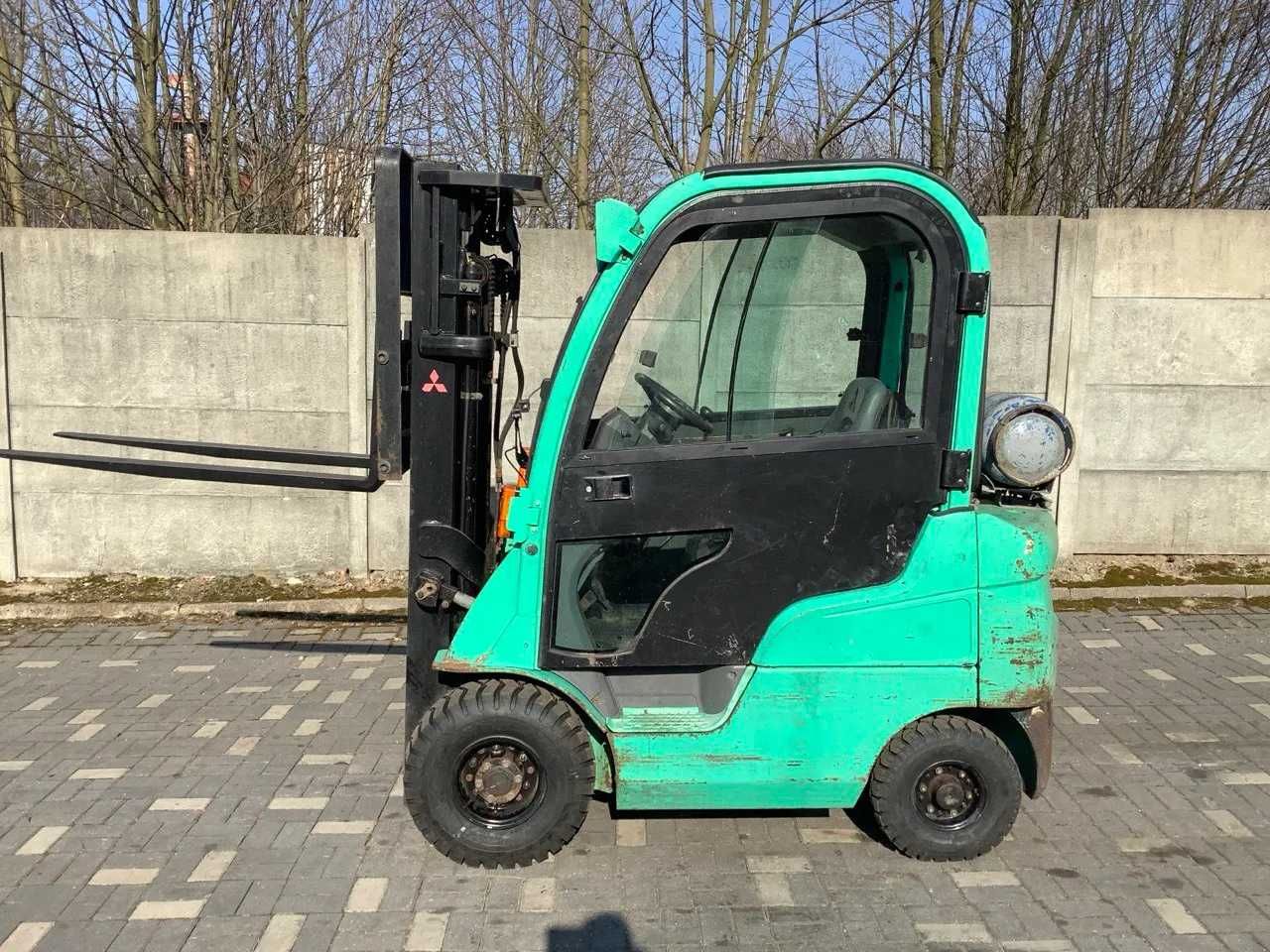 Gazowy wózek widłowy Mitsubishi FG18NT, triplex, 2016r,  po serwisie.