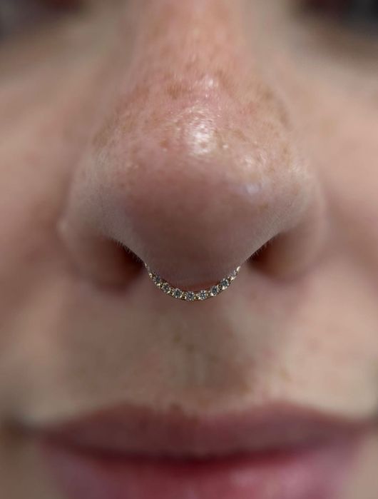 Пірсинг губи, носу, пупка. Пирсинг губа, нос, септум, кликер из титана