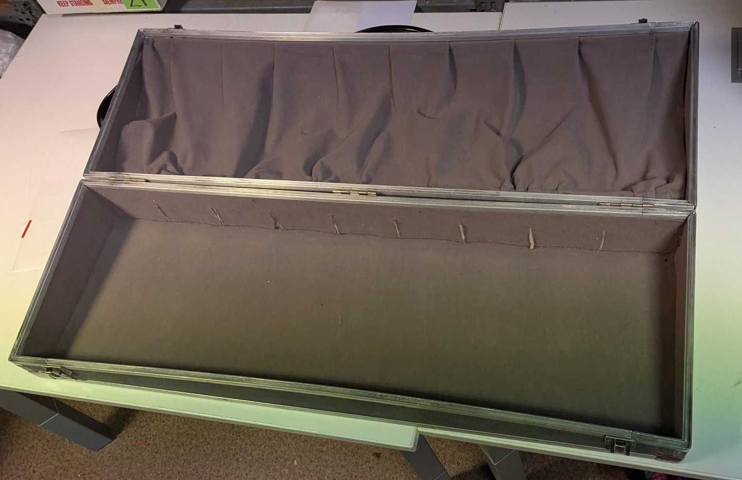 Solidna skrzynka/kufer/walizka transportowa – wzmocniona.