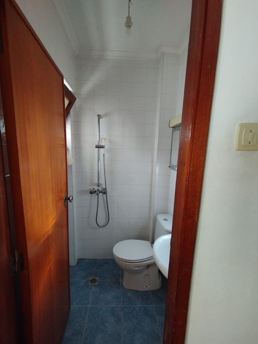 T4 na Rua Mateus Fernandes, Covilhã, entrada privativa, estacionamento