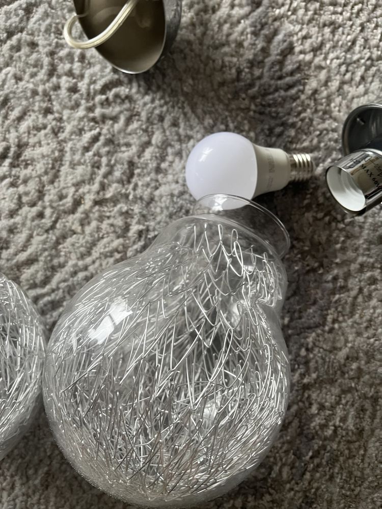 Wiszące lampy szklane