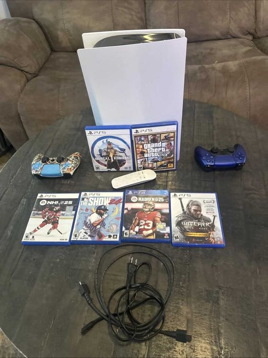 Konsola do gier PlayStation 5 Sony z 6 grami i 2 kontrolerami