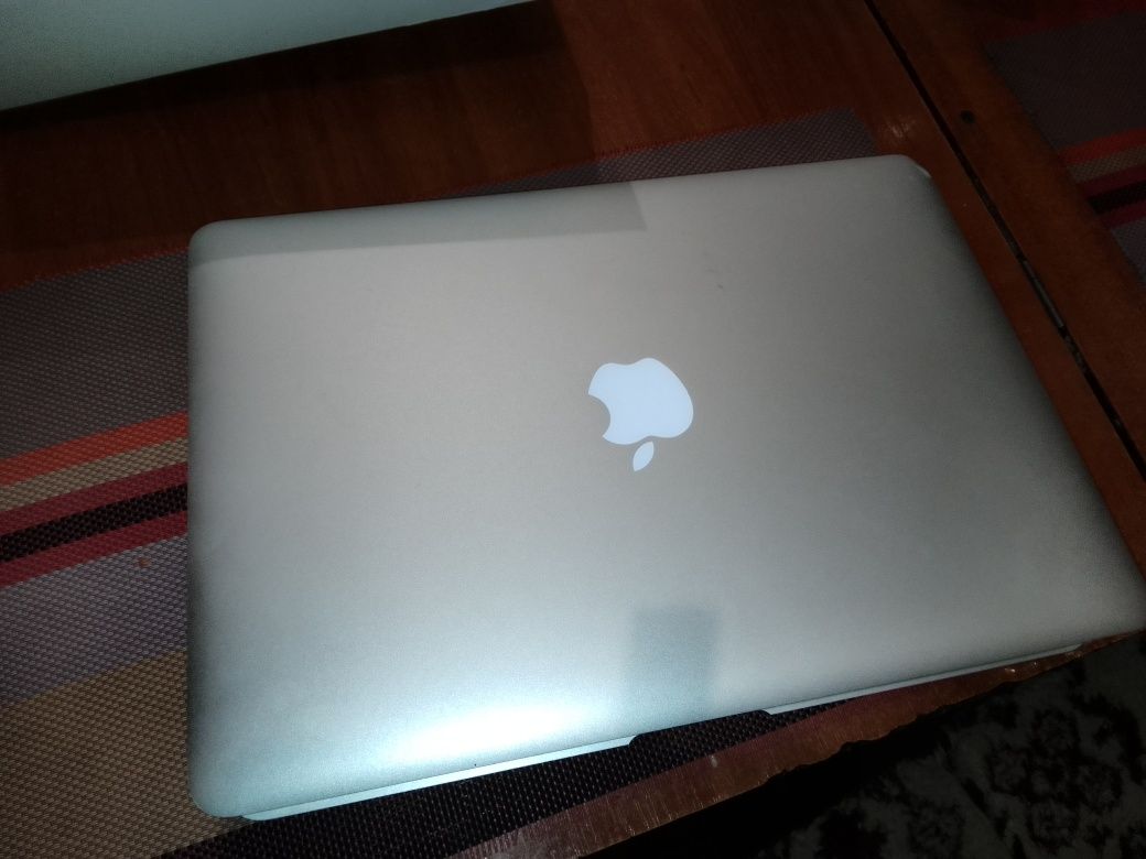 Ноутбук Macbook Air 13 (б/в)