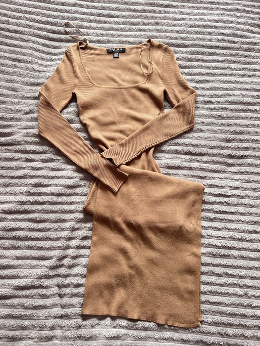 Плаття в рубчик.