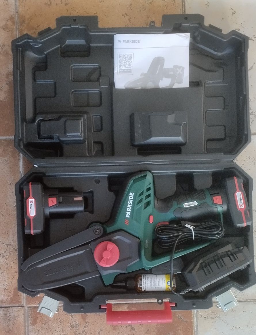 Mini serra Parkside nova com 2 baterias 4 Ah e carregador