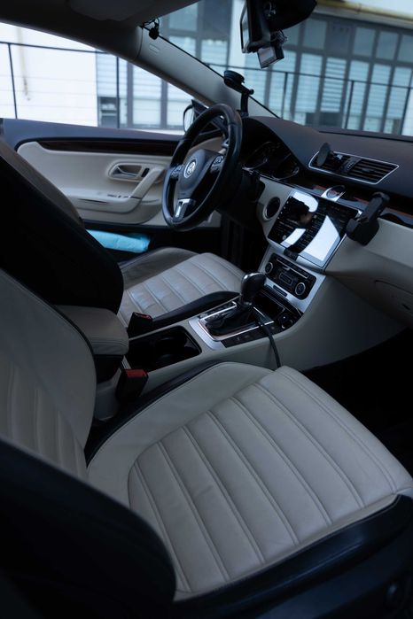 Продам автомобіль Volkswagen Passat в максимальній комплектації