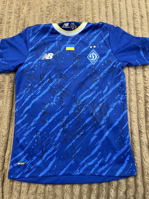 Футболки с автографами игроков Динамо Киев