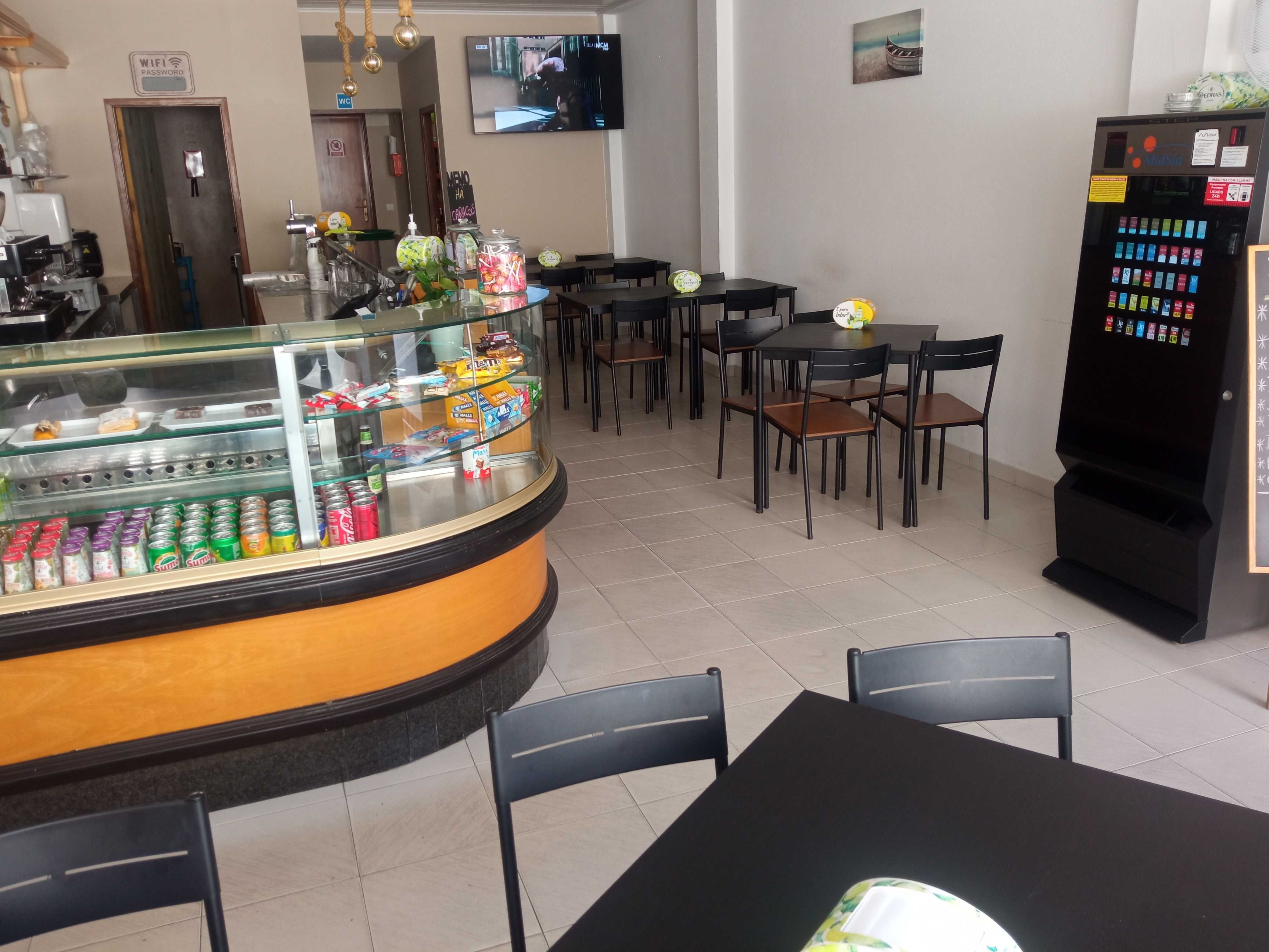 Trespasse de café em funcionamento..