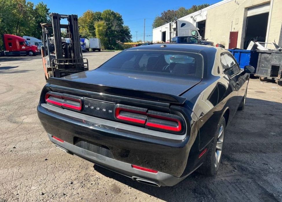 Крышка багажника Dodge Challenger