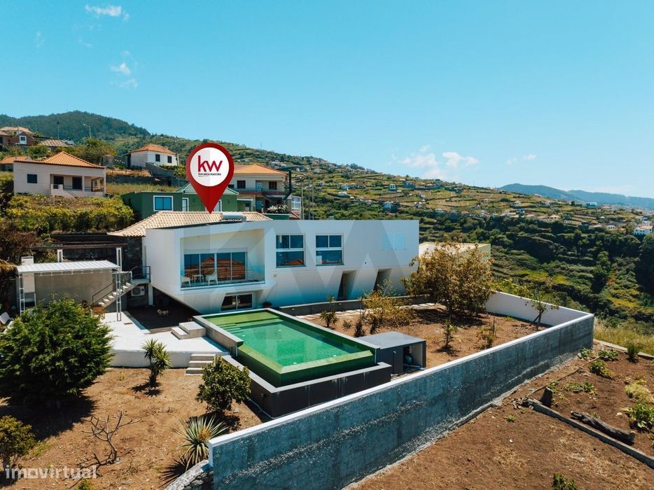 Moradia de Luxo na Ponta do Sol com Arquitetura Exclusiva