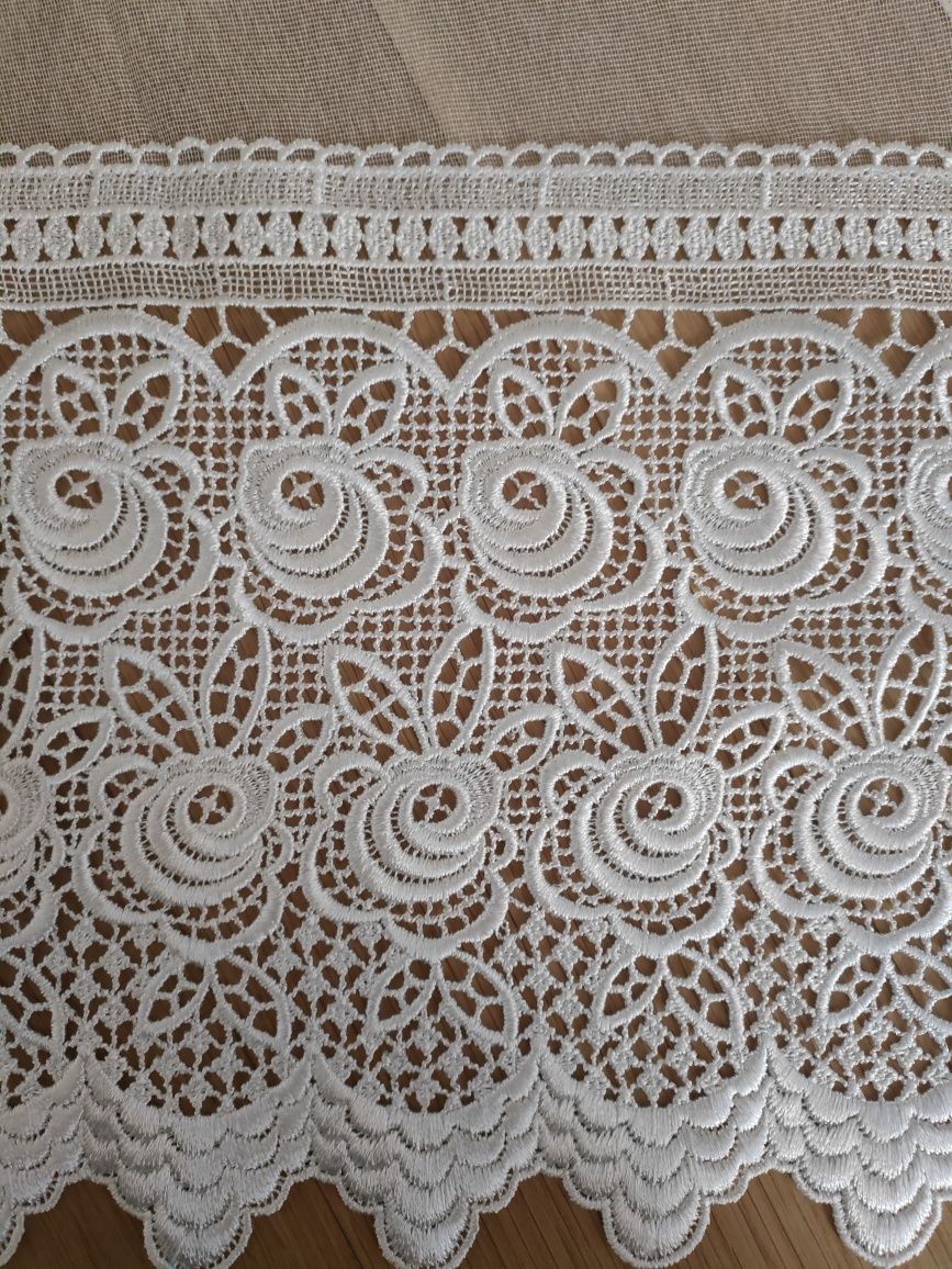 Firany z gipiura (koronką)