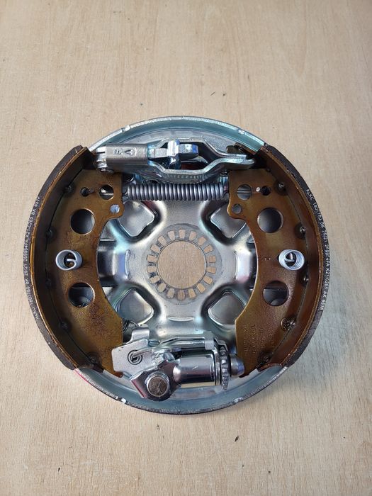 Kompletna tarcza kotwiczna Al-ko 200x50 oś hamulec