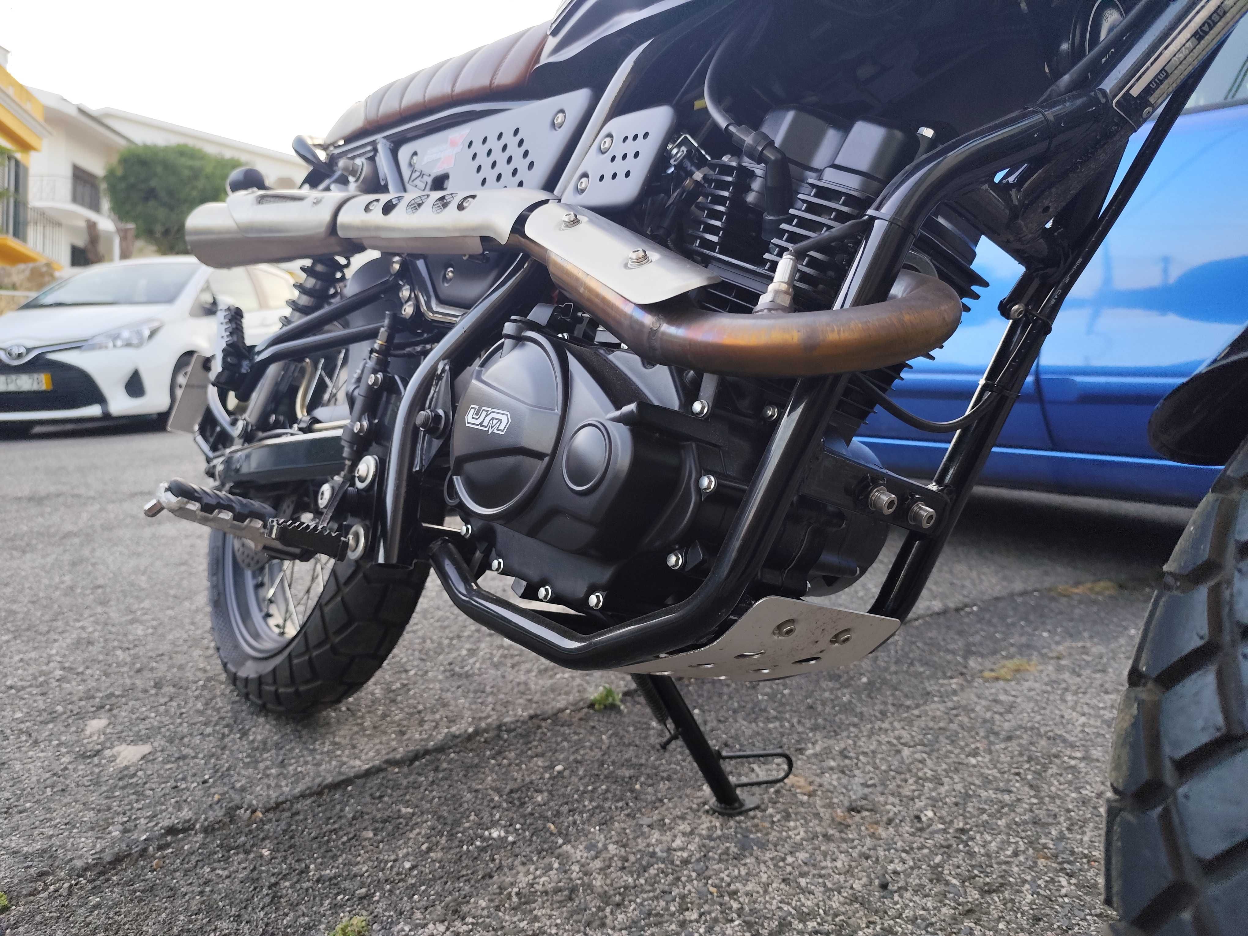 Moto 125cc "Nova" estilo Retro.Apenas 1600 quilómetros.Marca UM.