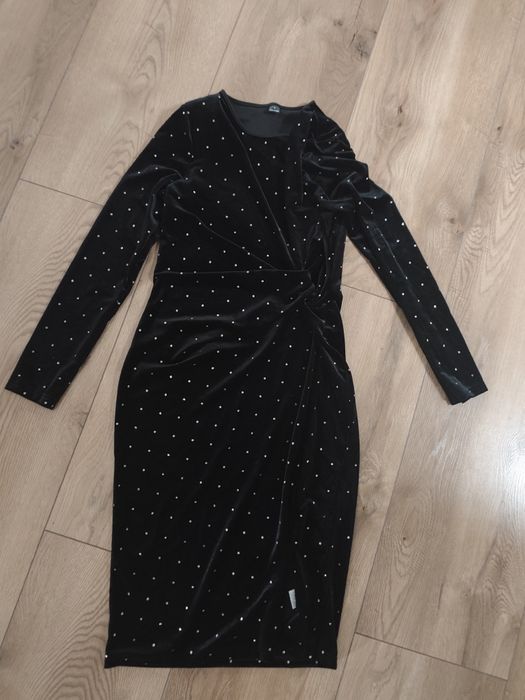 Welurowa sukienka MIDI wyszczupla 40