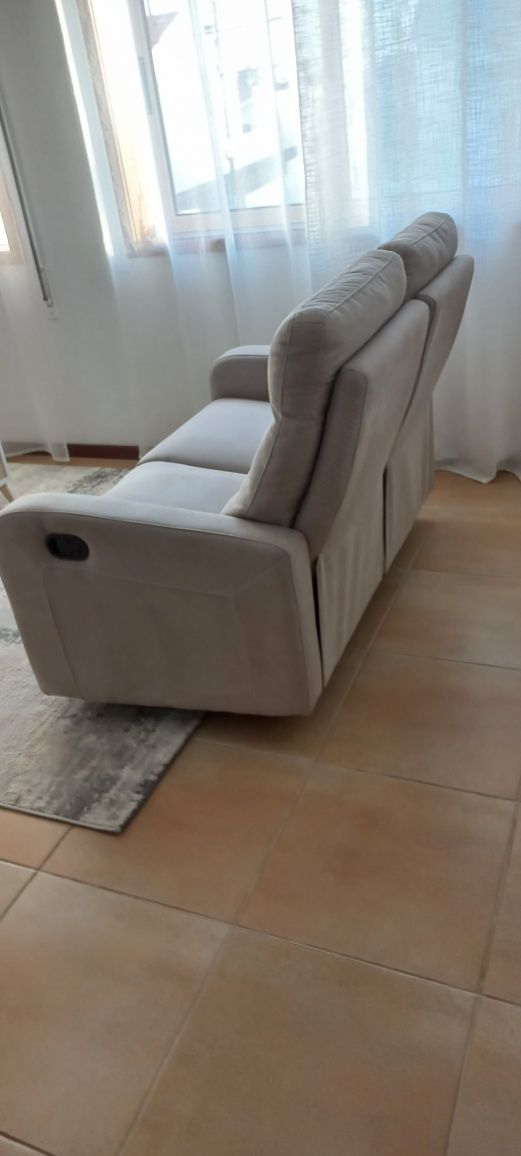 Sofá de 2 lugares reclinável