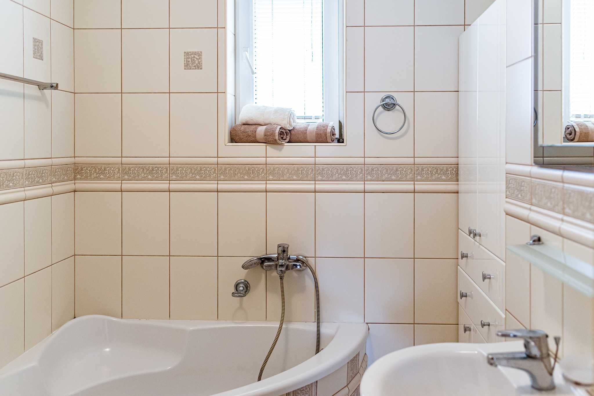 Dom + budynek biurowo-magazynowy Sandomierz