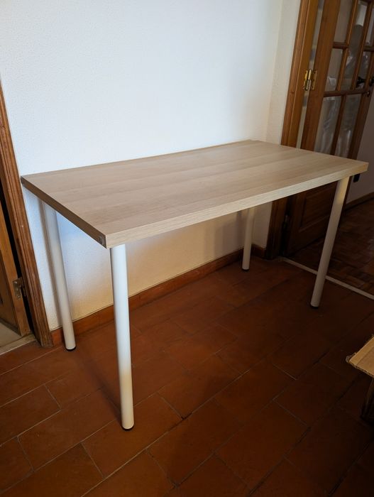 Secretária IKEA Adils