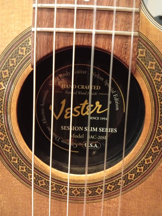 Guitarra Semi Acústica Nylon "Vester"