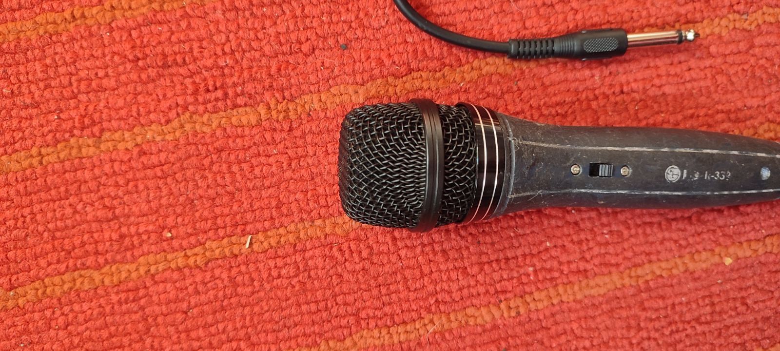 Продам микрофон LG