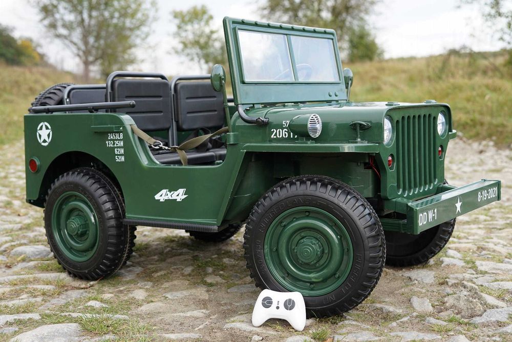 WOJSKOWY JEEP 24V 800W 4x4 Retro Elektryczny Auto Akumulator 3 DZIECI
