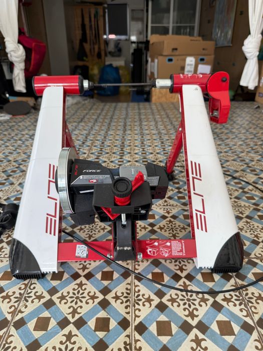 Trenażer rowerowy ELITE z czujnikiem kanedclji Misuro i dętką