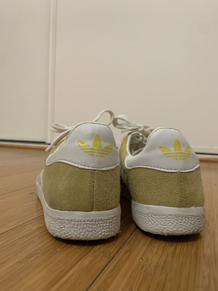 Adidas Gazelle amarelos (não originais)