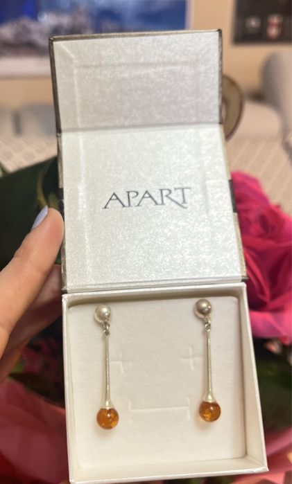 Srebrne kolczyki z bursztynowymi kulkami