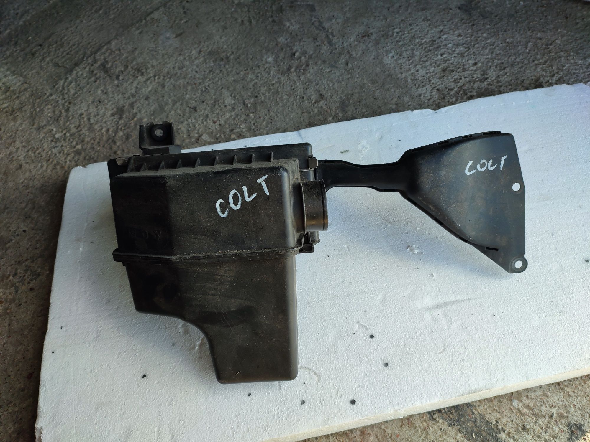 Obudowa filtra powietrza Mitsubishi Colt cz3 c30  benzyna