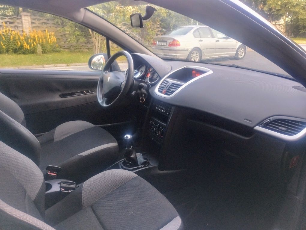Peugeot 207 1,4benzyna 2009r