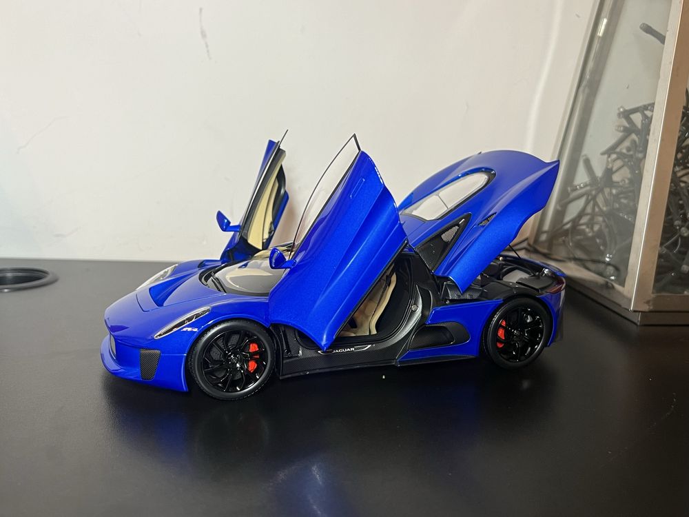 Sprzedam model 1:18 Jaguar C-X75 Almost Real [NOWY]