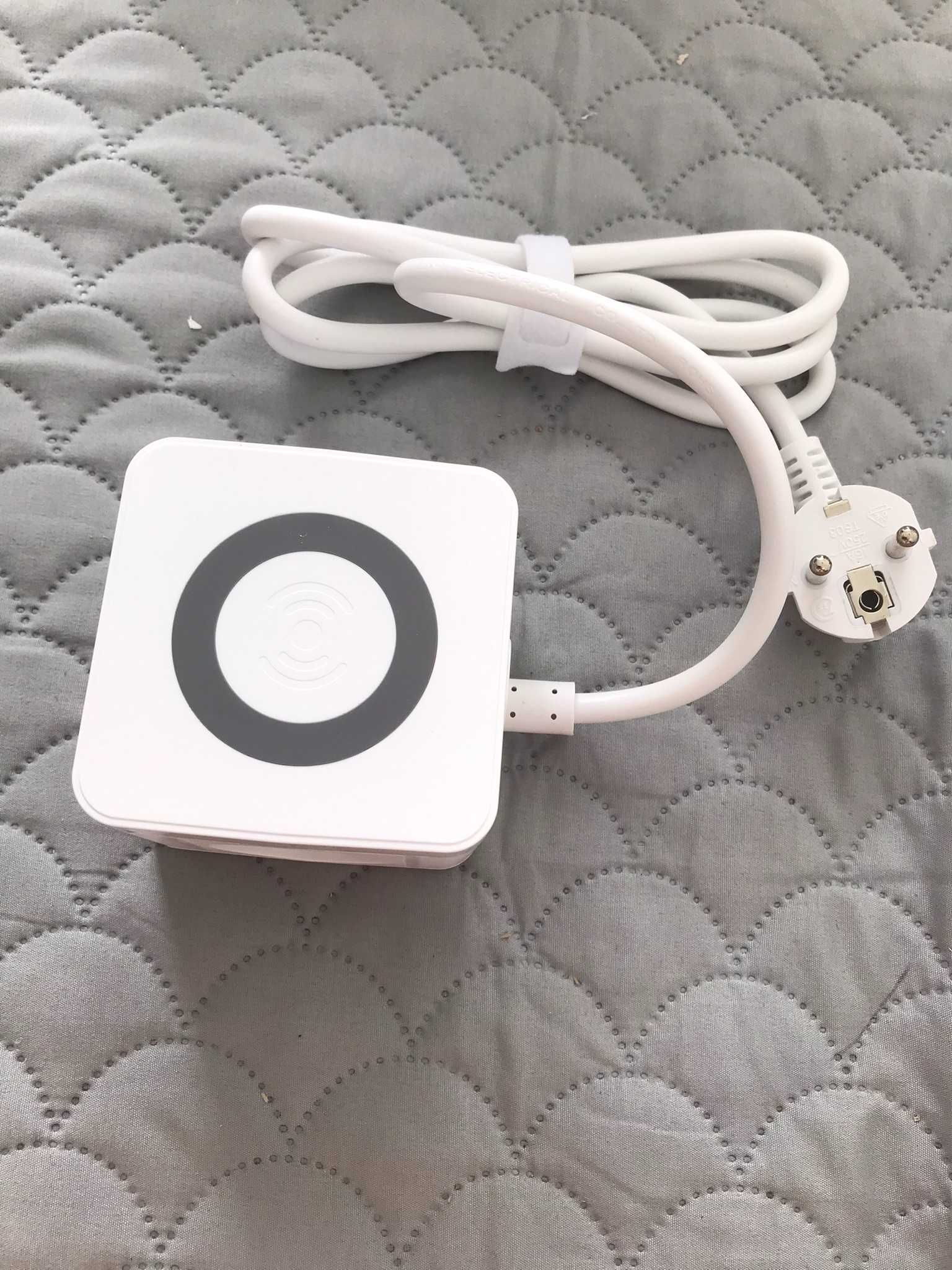 Przedłużacz sieciowy z USB i ładowarką indukcyjną + GRATIS