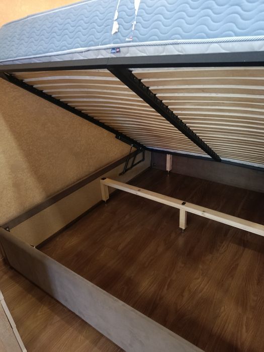 Ліжко з матрасом 180*200