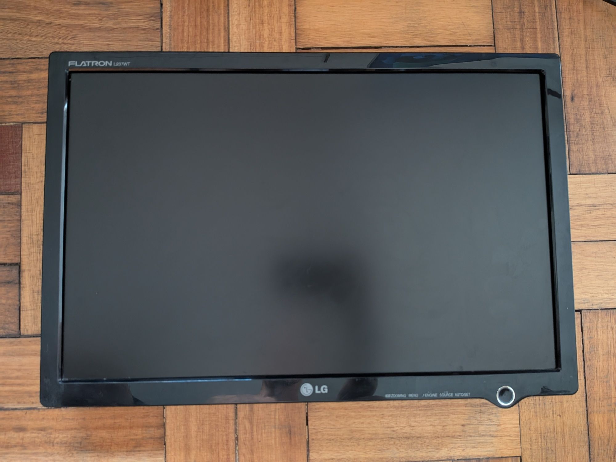 Monitores Samsung 22 e Lg 20
