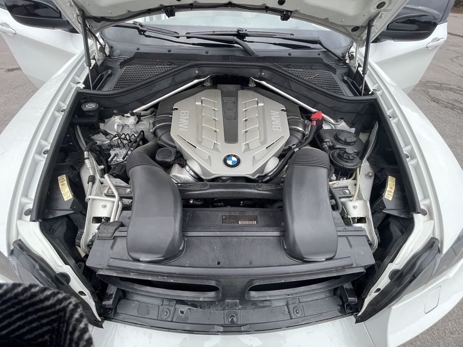 Авто БМВ-х6.