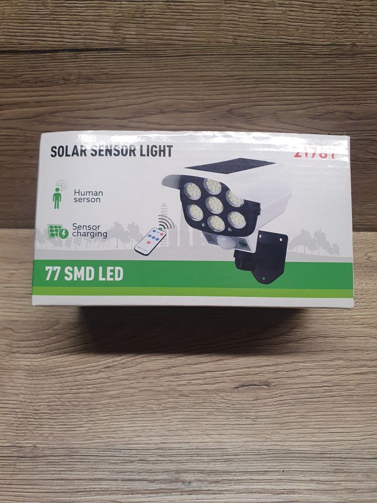 Lampa solarna atrapa kamery