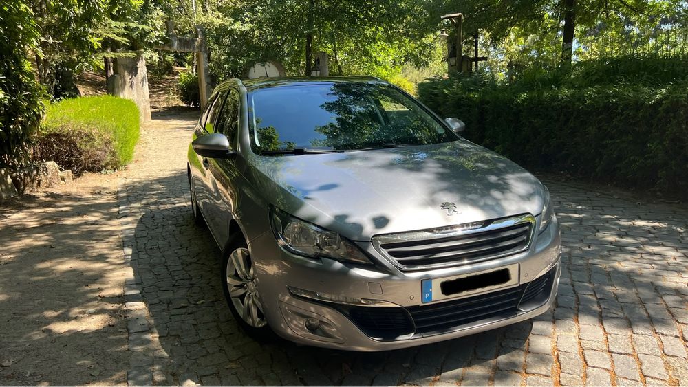 Viatura Familiar em Excelente Estado – Motor 1.6 BlueHDi