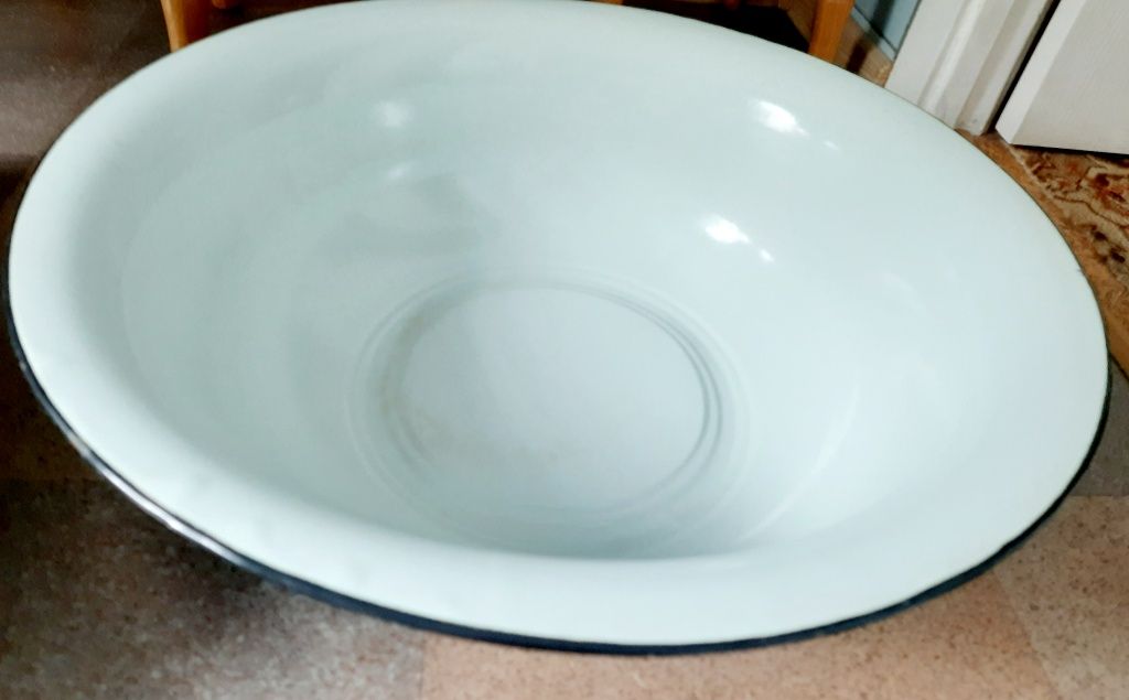 Эмалированная посуда противни 37на42 миски, бидон, лоток времён СССР