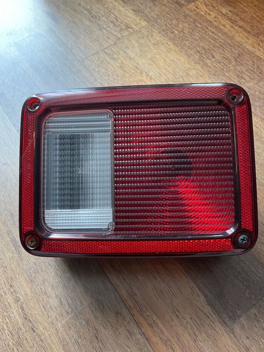 Lampa tylna prawa tylna Jeep Wrangler wersja USA