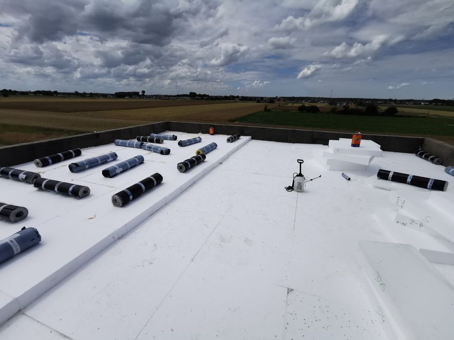 Dekarz, opierzenia.rynny,krycie dachówką, Krycie papą termozgrzewalną