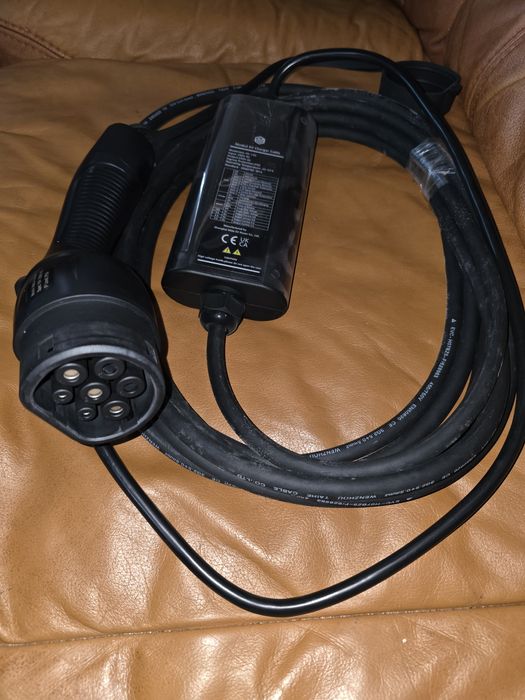 Przenośny kabel do ładowania samochodu elektrycznego