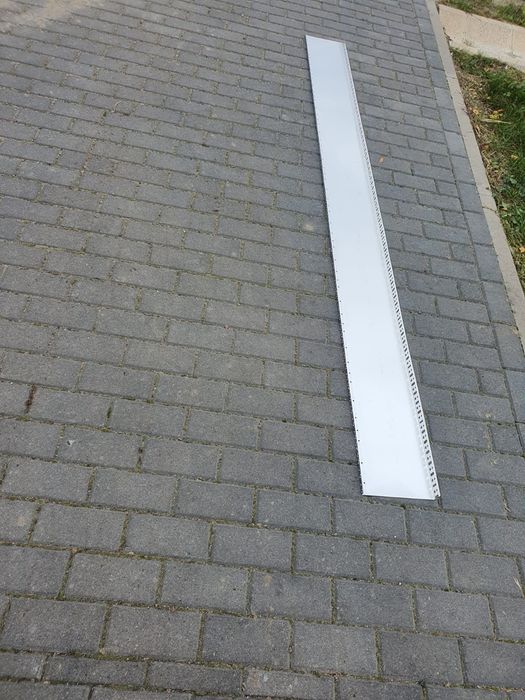 Listwy startowe, listwy okapnikowe