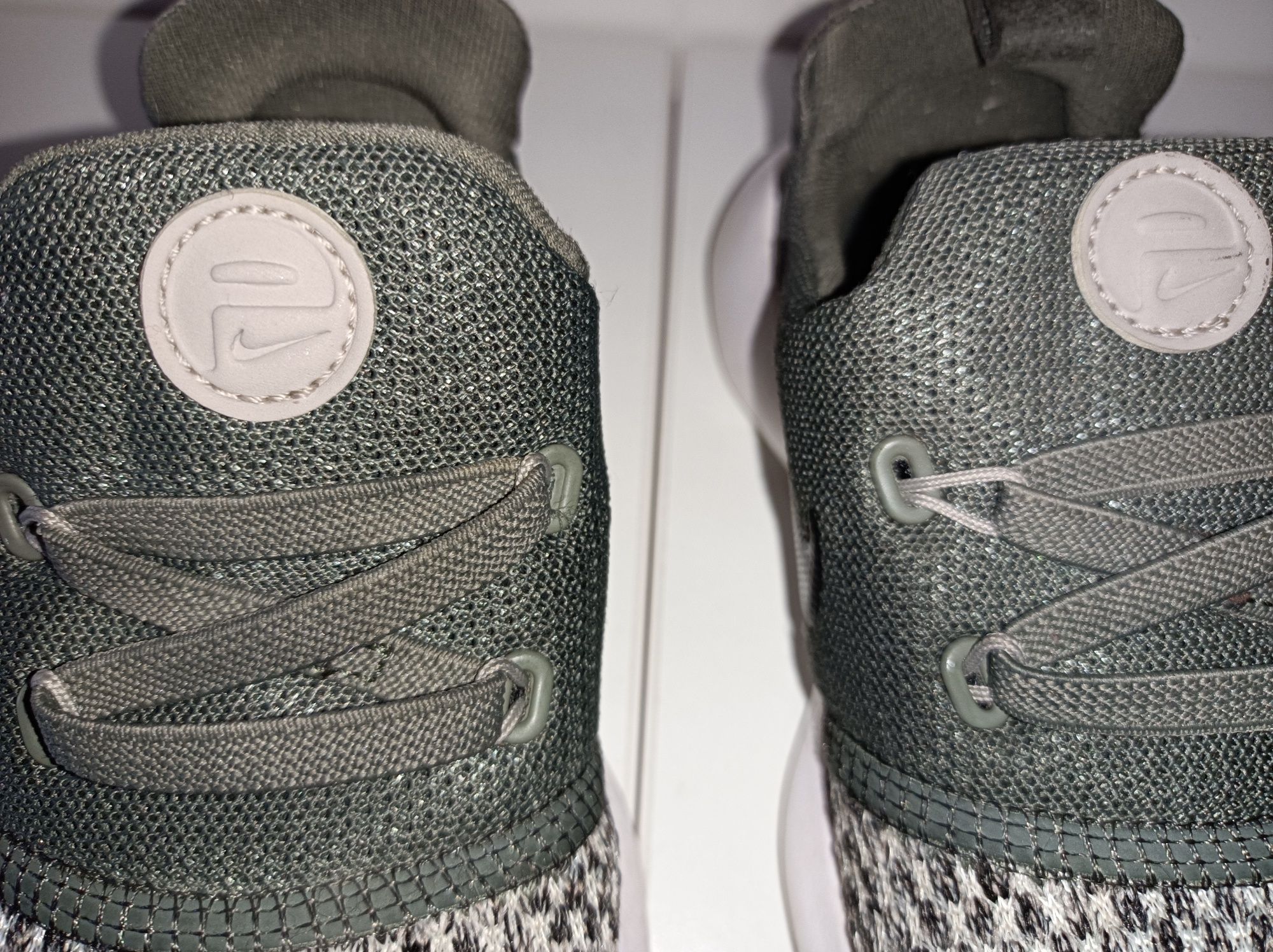 Tenis de Criança -  Nike -  Tamanho 26 - Pouco uso