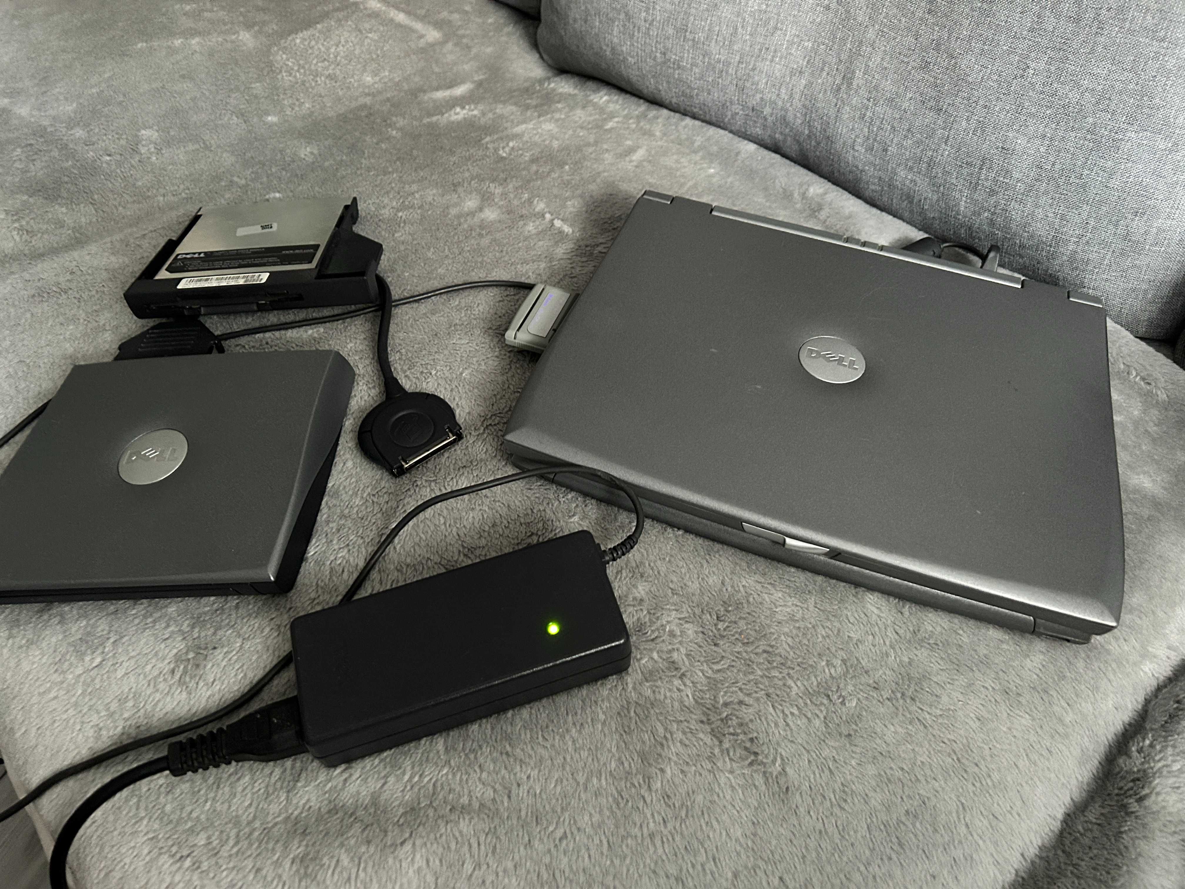 Dell Latitude C400 duży zestaw wraz z zasilaczem