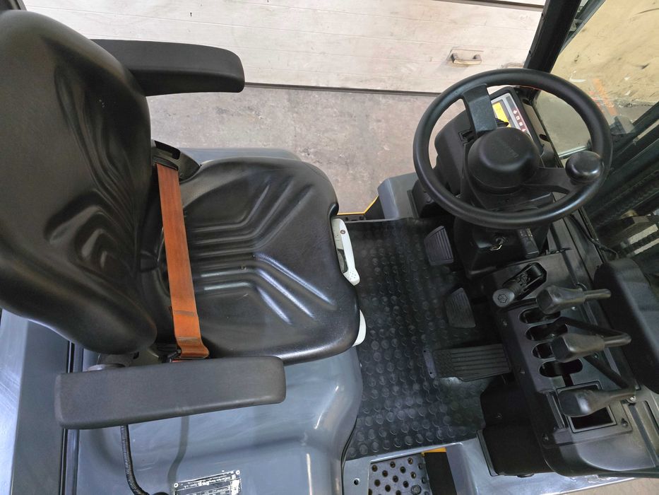 Навантажувач вилковий дизельний Nissan 1.8 тонн триплекс на 4,75 метра