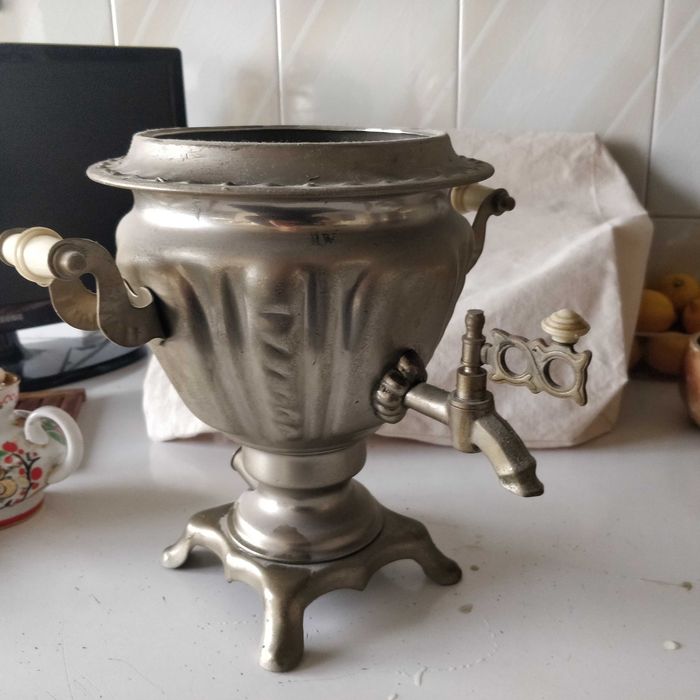 Samovar eletrica.