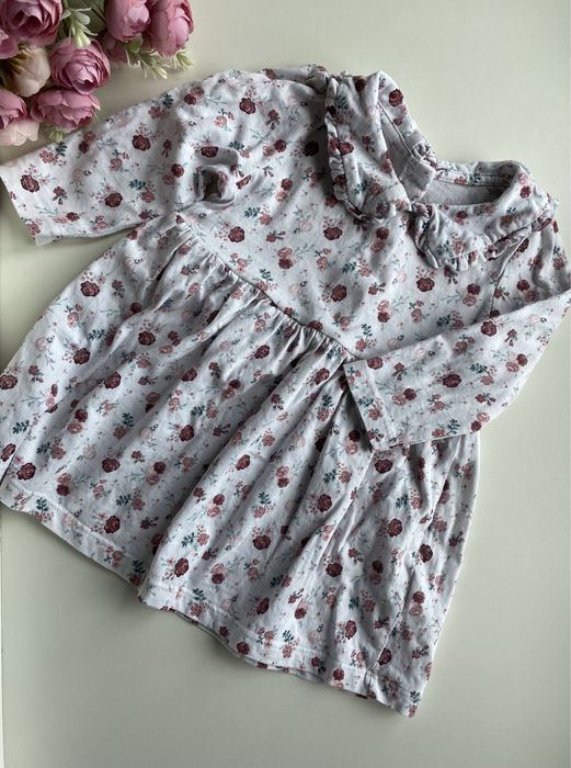 sukienka jasna w kwiatki kwiatuszki długi rękaw kołnierzyk