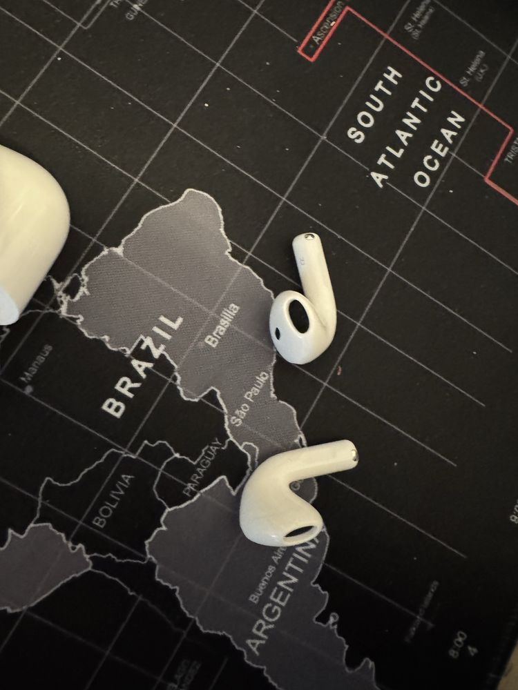 Vendo AirPods 4 com Noise Cancellation NOVOS