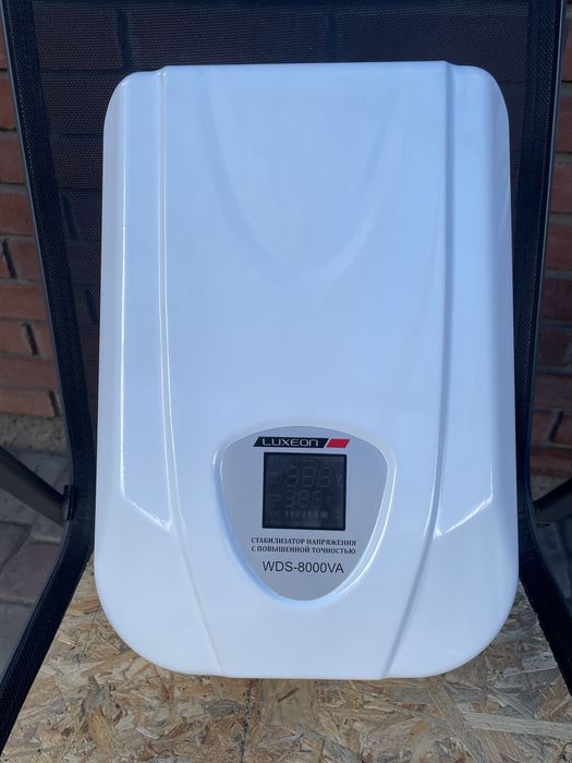 Стабілізатор LUXEON  WDS-8000VA з високою точністю