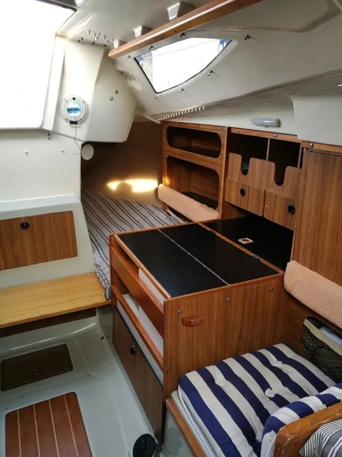 Łódź żaglowa - żaglówka Yamaha 25 MK2